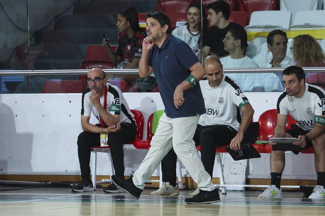 Nuno Dias ataca arbitragem após derrota frente ao Benfica