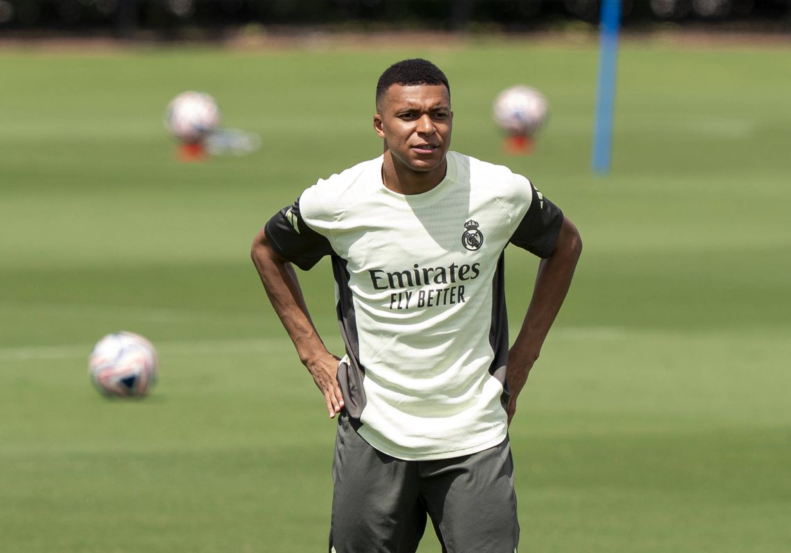 Estreia adiada: Xabi Alonso deixa Mbappé de fora dos convocados