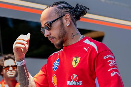 Lewis Hamilton faz revelação surpreendente sobre início de carreira na Ferrari
