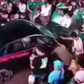 Carro abalroa multidão durante festejos do México