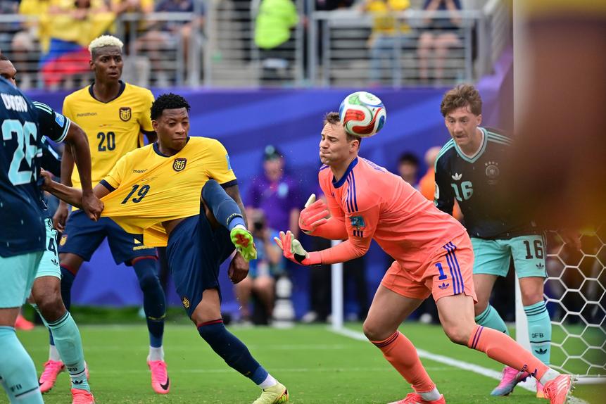 Gonzalo Plata acabou de desviar a bola de Neuer e fazer o golo da vitória, na sequência de um canto - Foto: IMAGO