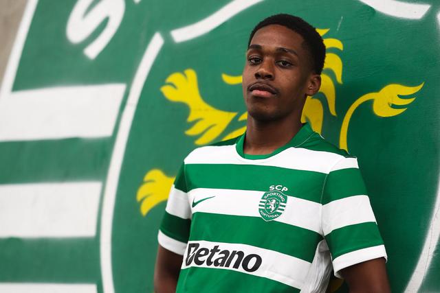 Catarino Pascoal, médio de 18 anos - SPORTING CP