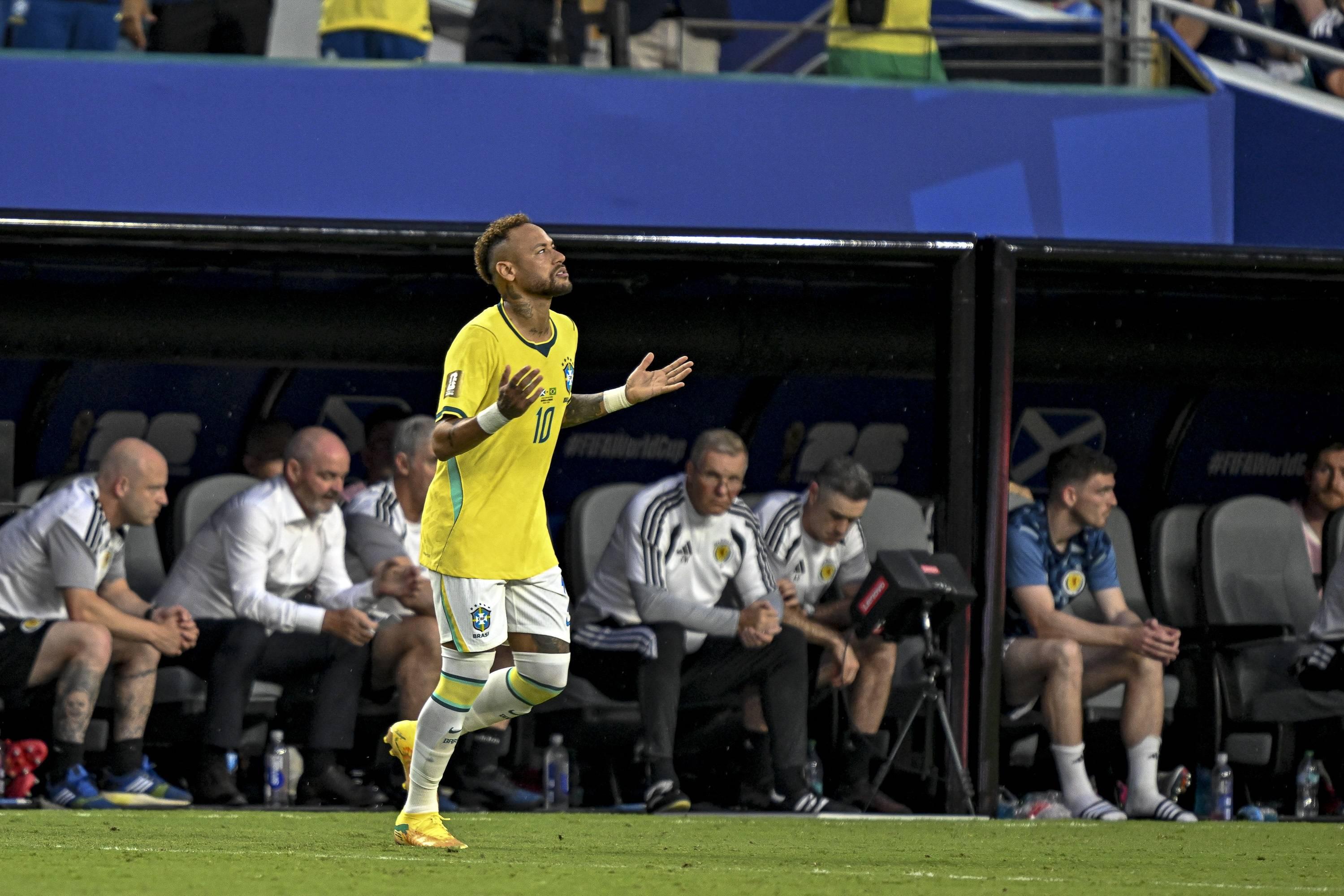 Neymar emocionou-se após regressar à seleção