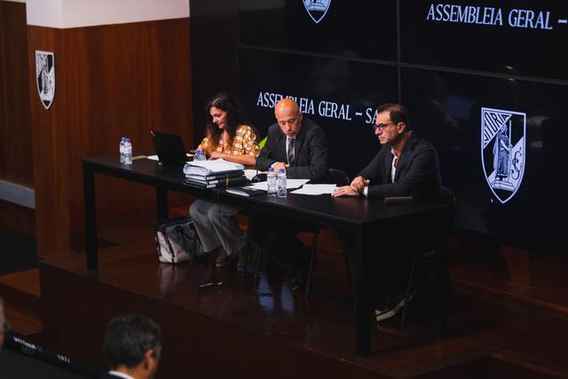 Acionistas da SAD aprovaram os dois pontos da ordem de trabalhos da AG desta quinta-feira - Foto: VITÓRIA SC