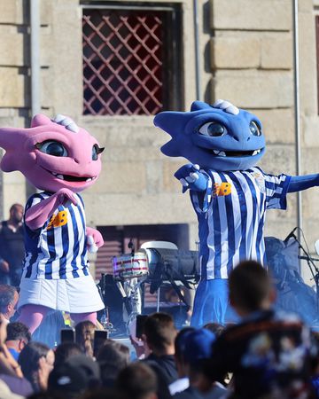 FC Porto: milhares de adeptos na Baixa da Invicta para a apresentação oficial dos equipamentos