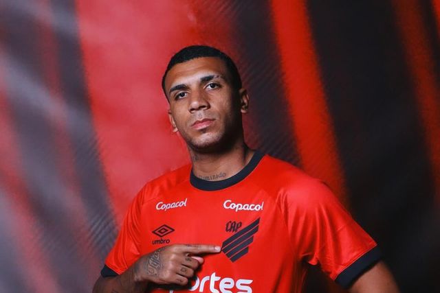 Estrela da Amadora: Petterson aguardado em breve e será o próximo a assinar