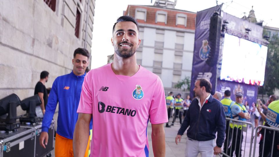 Diogo Costa: «Não queria ir para o Benfica, mas gostei da exigência»