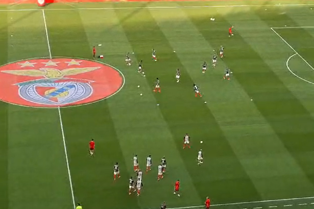 Entrada e aquecimento do plantel do Benfica