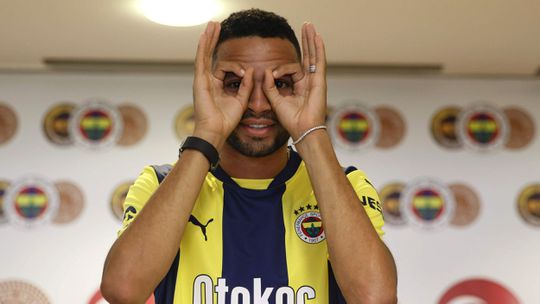 Reforço do Fenerbahçe revela: «Antes de vir falei com Mourinho»