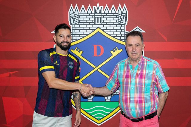 Oficial: Higor Platiny regressa ao Chaves