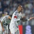 Neymar em ação frente ao Internacional