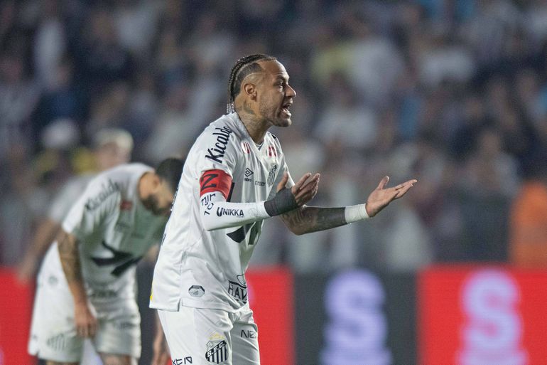 Neymar em ação frente ao Internacional