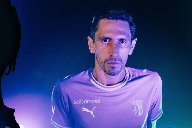 Paulo Oliveira com a nova camisola alternativa. Foto SC Braga/Instagram