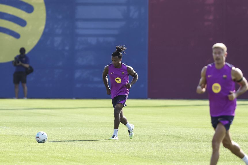 Jules Koundé nos trabalhos de pré-temporada no Barcelona