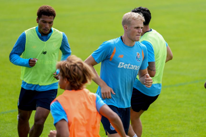 Victor Froholdt já se treinou com os colegas na Áustria (Foto: FC Porto)