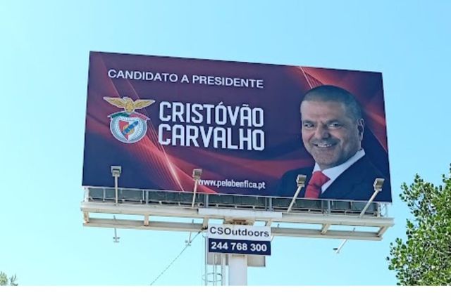 Campanha de Cristóvão Carvalho em 'outdoors' na A1 e A2 Foto: Instagram Cristóvão Carvalho