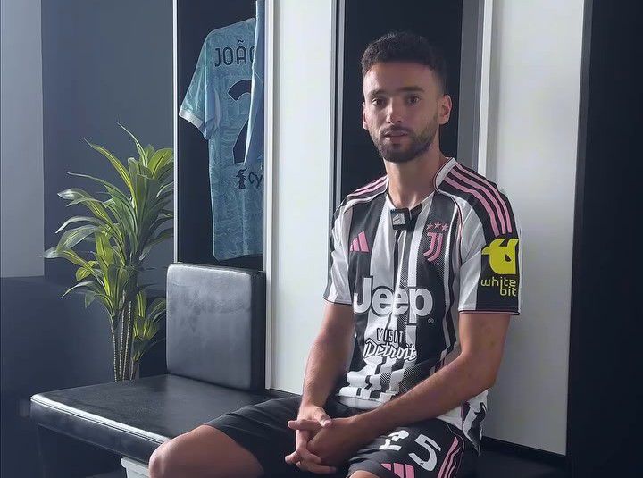 João Mário com a camisola da Juventus
