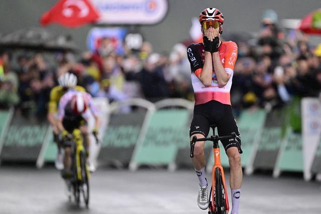 Tour 2025: Vingegaard e Pogacar incapazes de travar Arensman