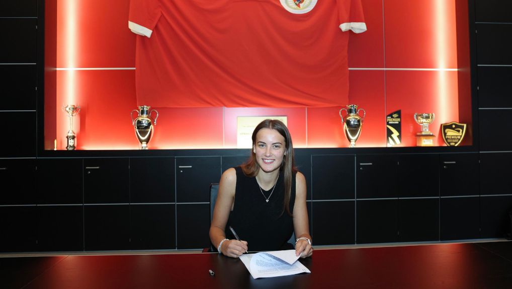 Tinkara Testen, defesa/média de 19 anos, oficializada. Foto Benfica