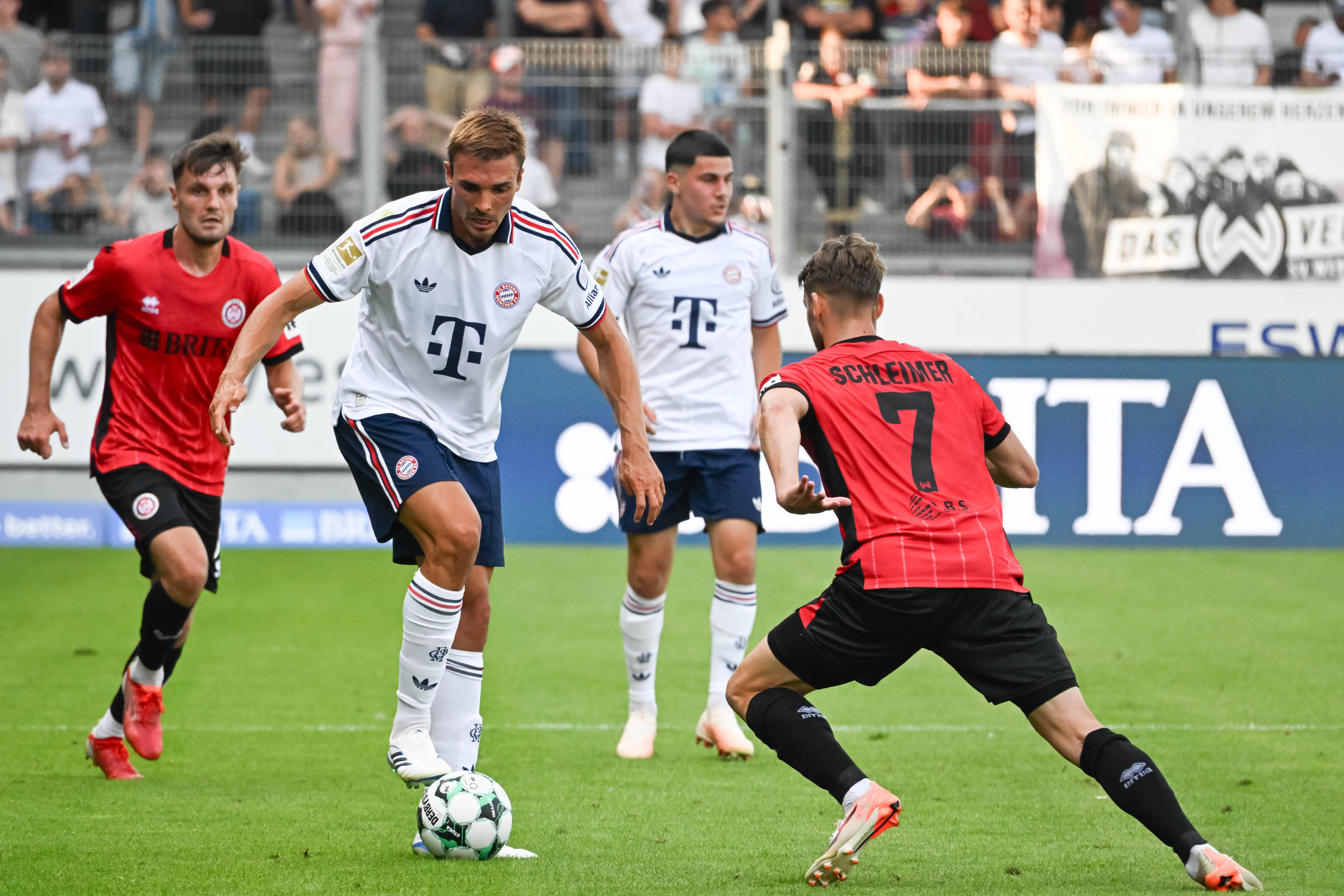 João Palhinha em ação pelo Bayern no jogo particular frente ao Wehen Wiesbaden (foto -Imago)