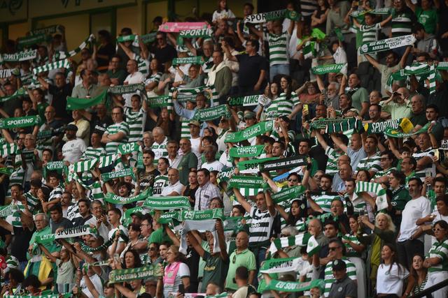 Adeptos do Sporting na bancada - Foto: Miguel Nunes