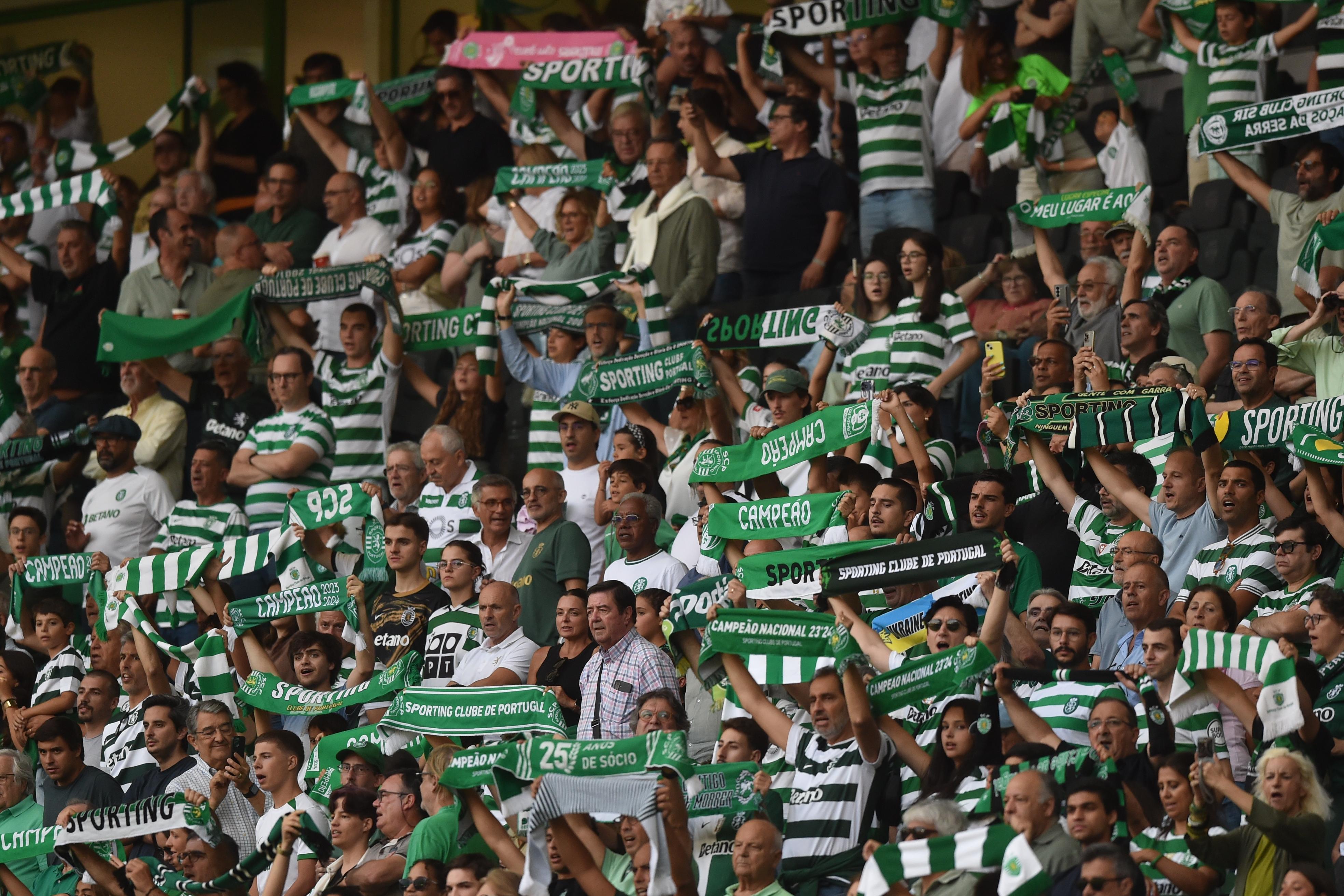 Adeptos do Sporting nas bancadas de Alvalade - Foto: MIGUEL NUNES