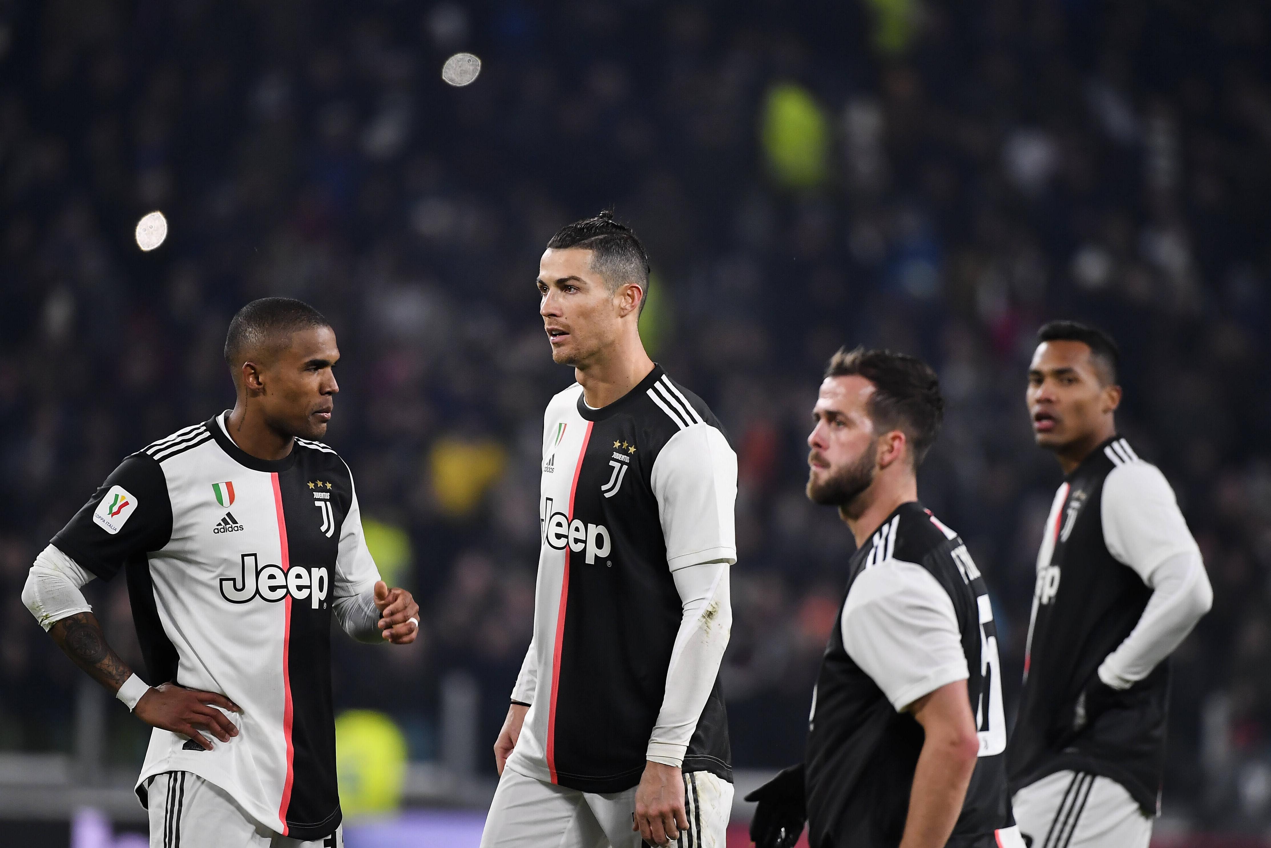 Douglas Costa com Ronaldo na Juventus
