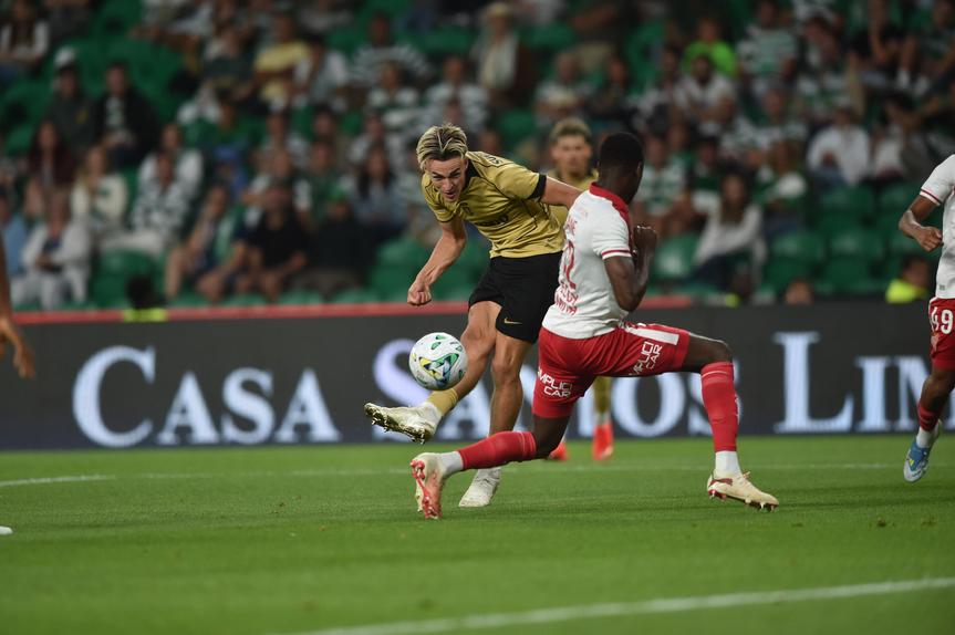Jesse Derry a marcar ao Mónaco