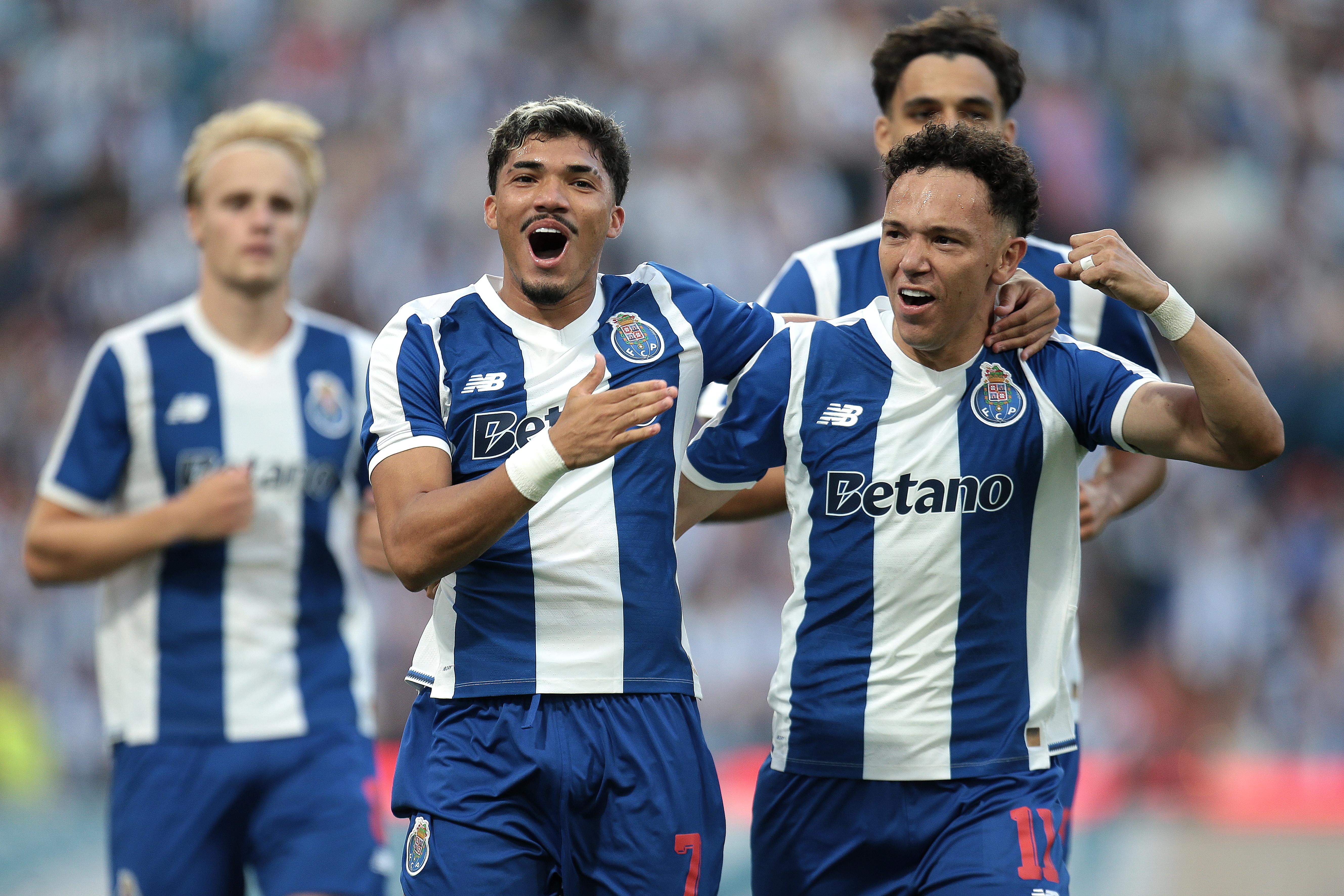 FC Porto apresentou-se aos sócios e defrontou o Aston Villa no Dragão - Fotos: FC PORTO / LUSA
