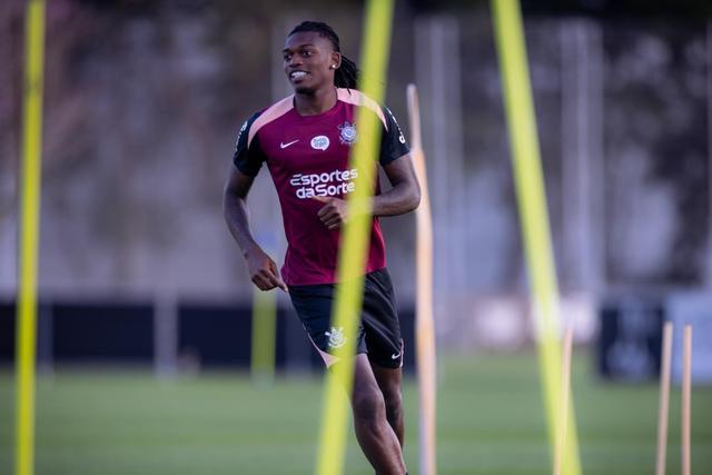 Rafael Leão mantém a forma no Brasil - Foto: Corinthians