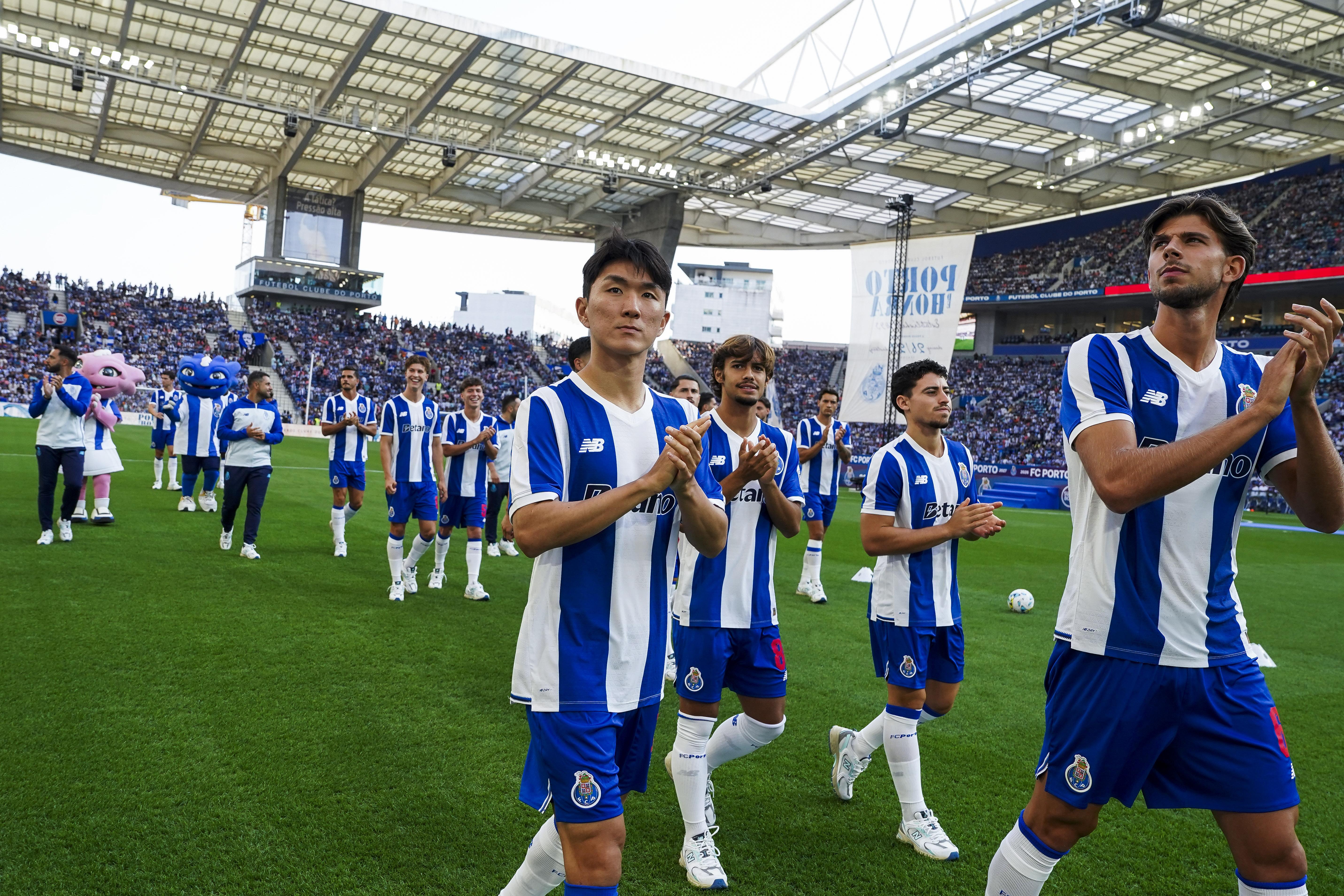 FC Porto apresentou-se aos sócios e defrontou o Aston Villa no Dragão - Fotos: FC PORTO / LUSA