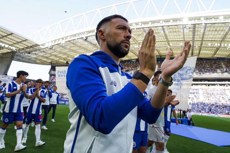 FC Porto apresentou-se aos sócios e defrontou o Aston Villa no Dragão - Fotos: FC PORTO / LUSA