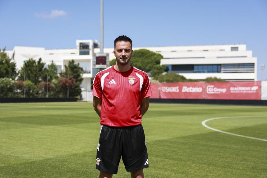 Andreas Samaris, antigo médio do Benfica e atual treinador dos juvenis B dos encarnados: Foto - SL Benfica