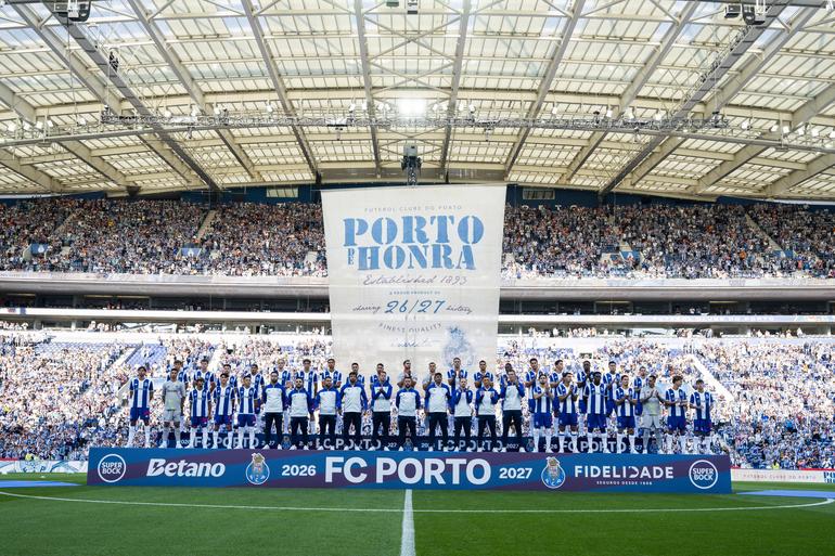FC Porto apresentou-se aos sócios e defrontou o Aston Villa no Dragão - Fotos: FC PORTO / LUSA