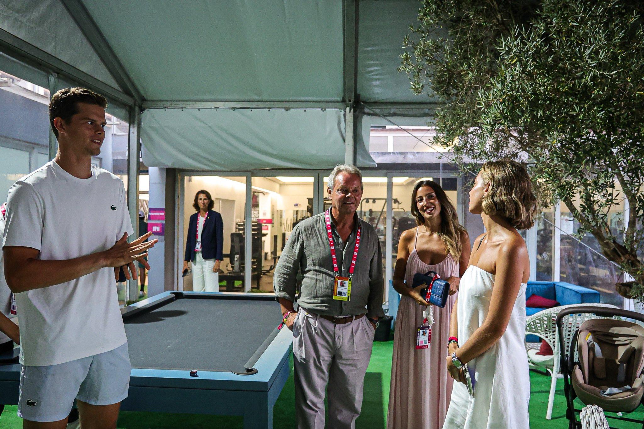 Margarida Corceiro com elementos da organização — Foto: Estoril Open