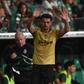 Pedro Gonçalves agradece a ovação aos adeptos, na provável despedida de Alvalade, no passado sábado no troféu 5 Violinos  - Foto: MIGUEL NUNES