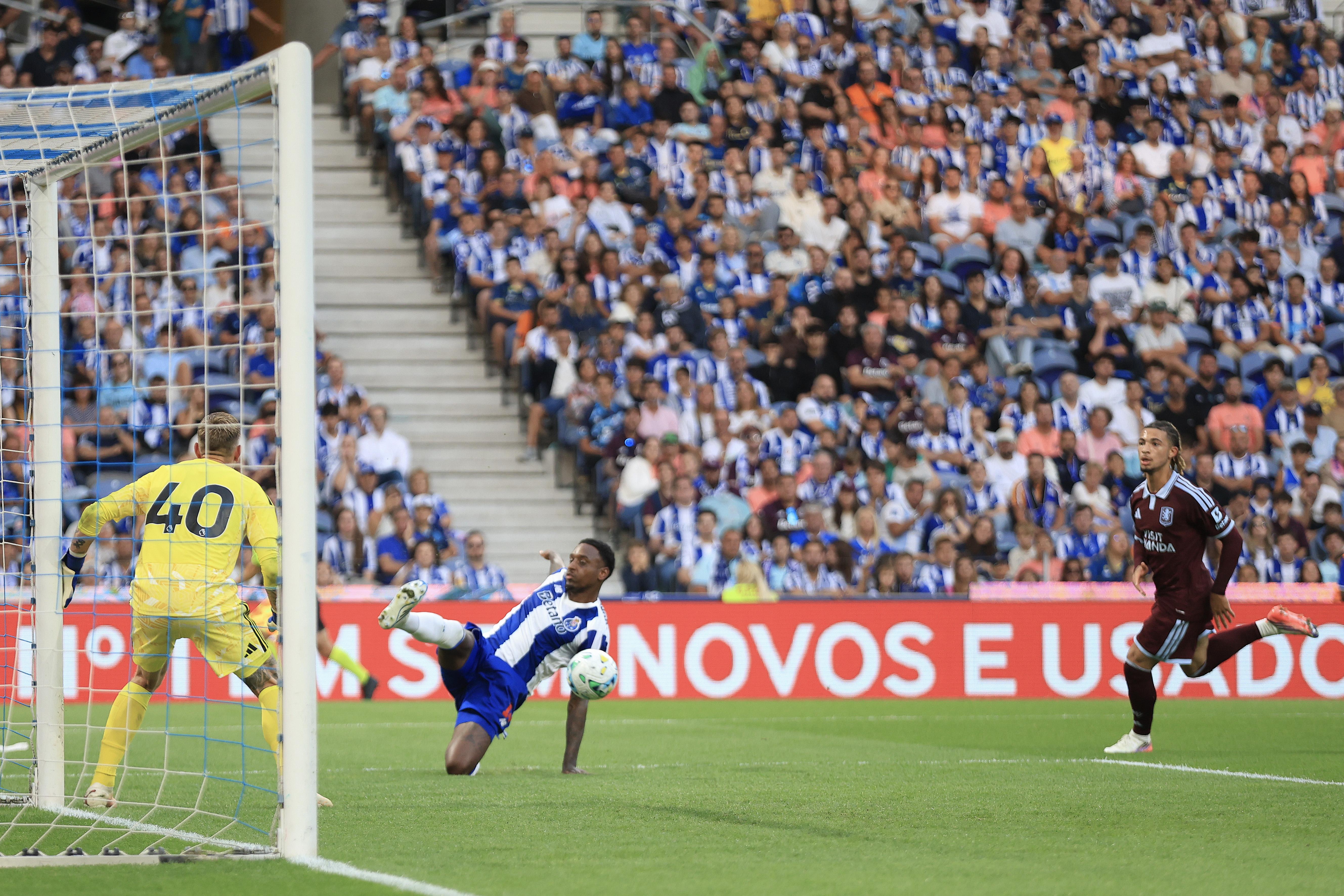 FC Porto apresentou-se aos sócios e defrontou o Aston Villa no Dragão - Fotos: FC PORTO / LUSA