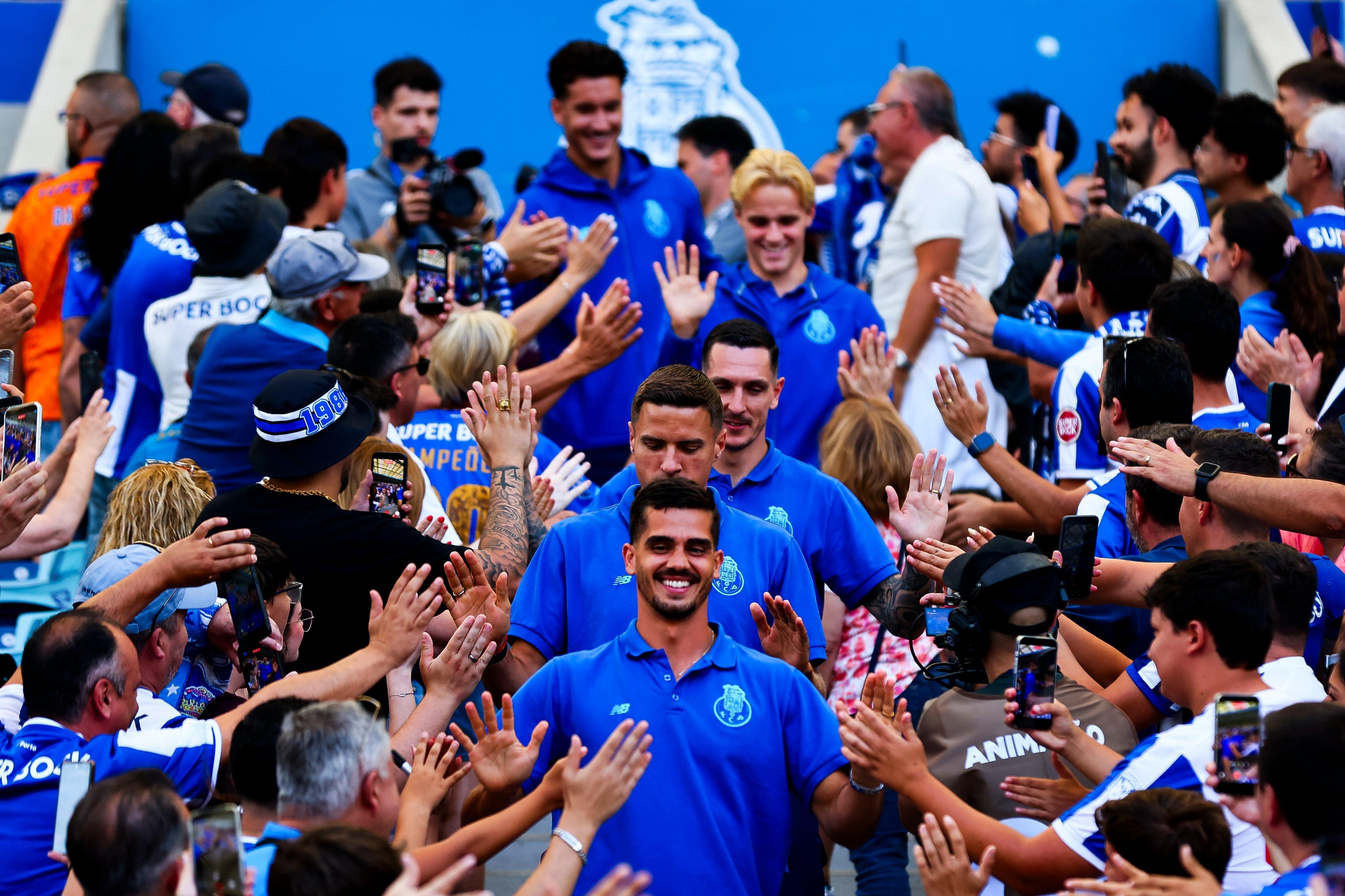 FC Porto apresentou-se aos sócios e defrontou o Aston Villa no Dragão - Fotos: FC PORTO / LUSA