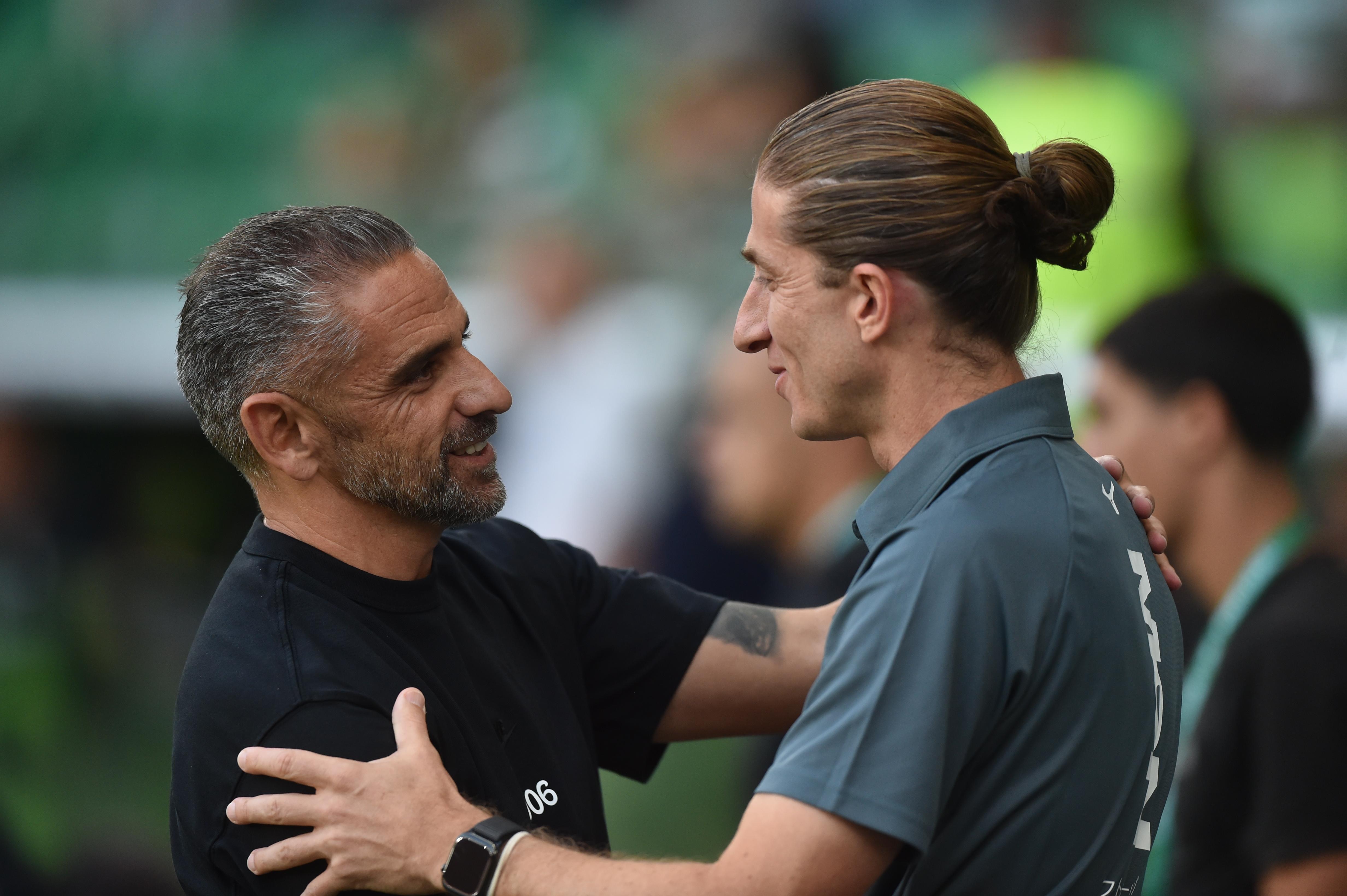 Rui Borges e Filipe Luís cumprimentam-se antes do jogo entre o Sporting e o Monaco - Foto: Miguel Nunes