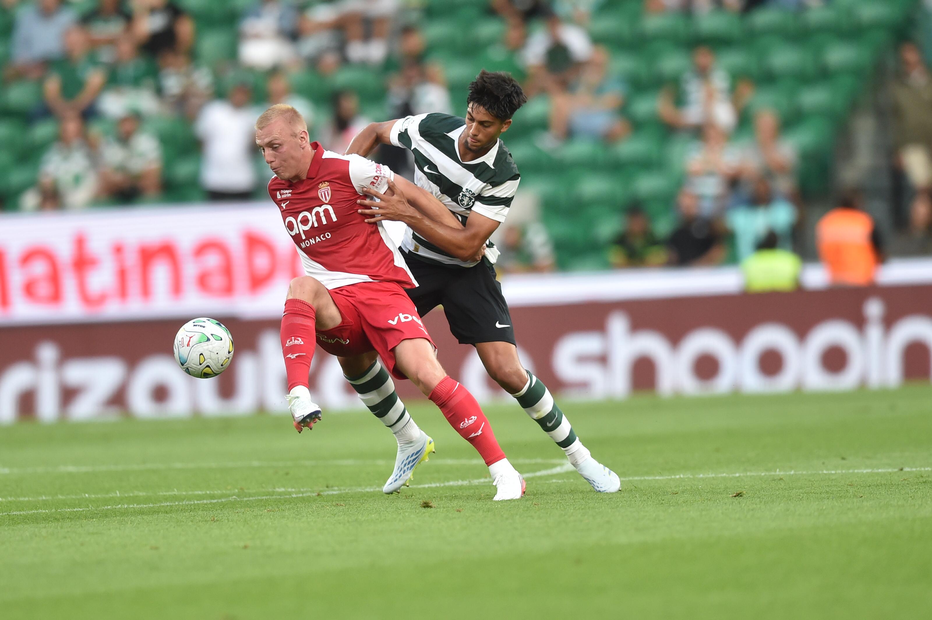 Eduardo Felicíssimo em ação no jogo frente ao Mónaco - Foto: Miguel Nunes