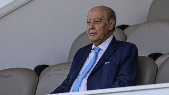 Vídeo: Pinto da Costa assiste ao jogo do... Benfica B