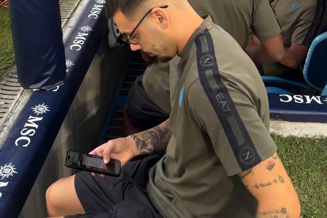 Nápoles: David Neres começa no banco