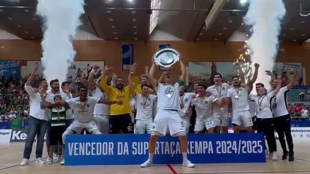 E vão cinco títulos seguidos! Sporting ergue a Supertaça