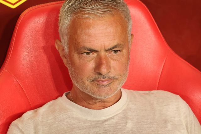 Mourinho ganha 5-0 mas não se esquece do árbitro: «É muito mau e jogámos contra as decisões do VAR»