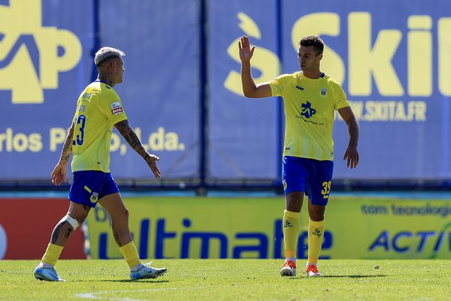 Henrique Araújo marcou de penálti em Alvalade