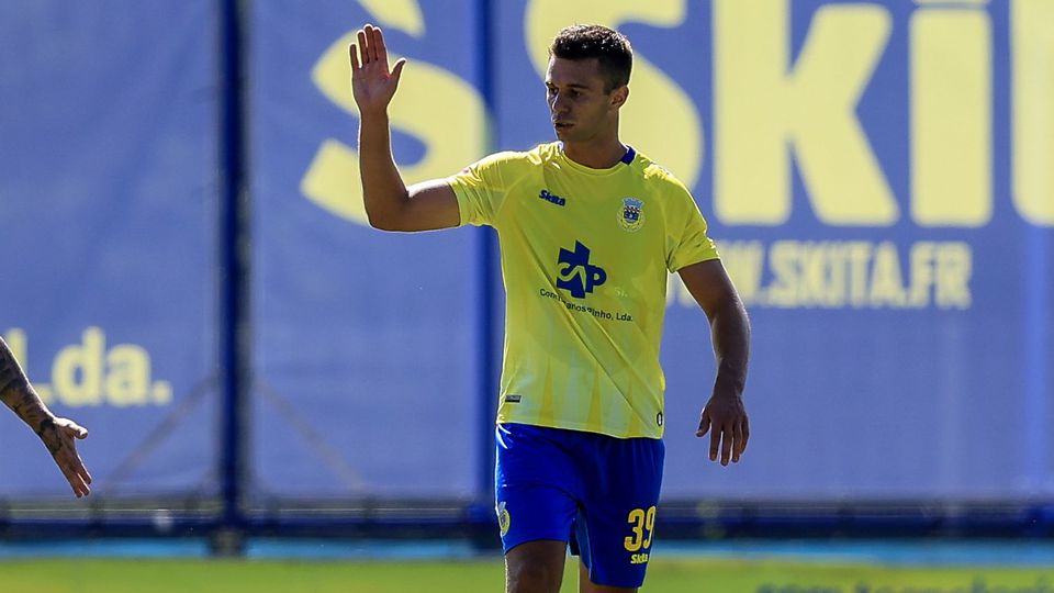 Henrique Araújo marcou de penálti em Alvalade