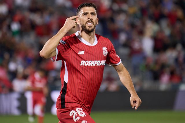 Depois de Eusébio, Paulinho faz furor no México