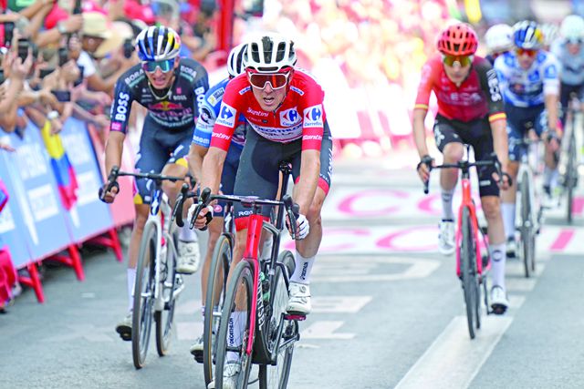 Ben O'Connor defende bem camisola vermelha: «Mostrei as minhas verdadeiras capacidades»