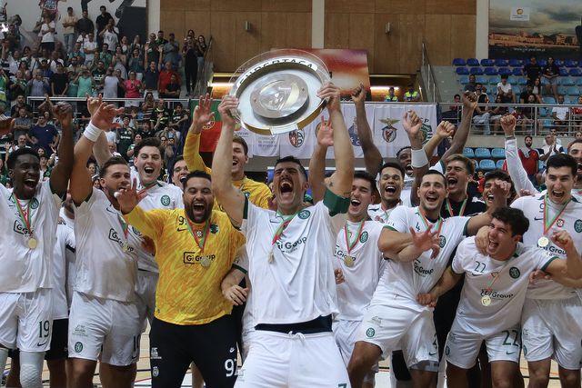 Sporting exibe troféus aos adeptos no Pavilhão João Rocha