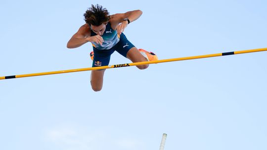 Duplantis salta 6,26 m e bate recorde do mundo pela 10.ª vez!